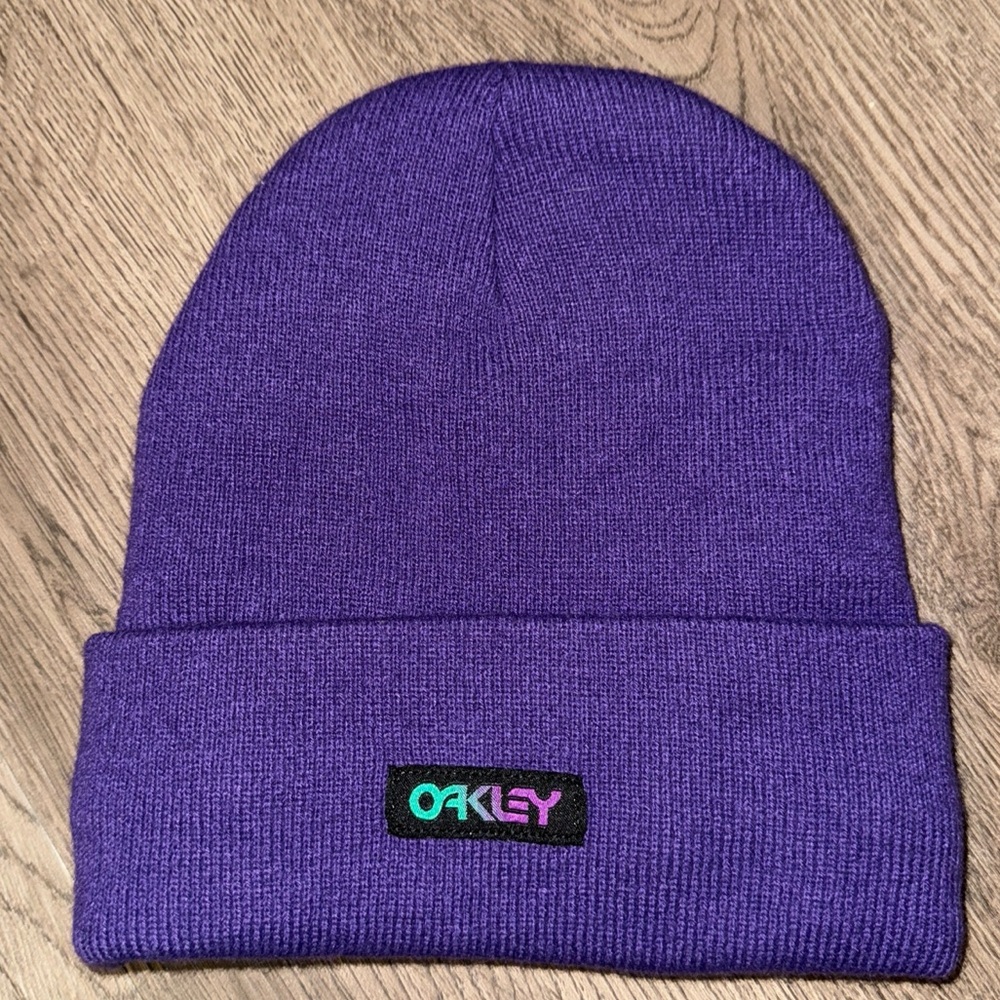 OAKLEY- Insulated/Felt Lined Purple Beanie W/ Patch Decal- Snowboarding/skiing